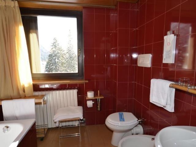 Hotel Cristallo Madonna di Campiglio Exterior photo